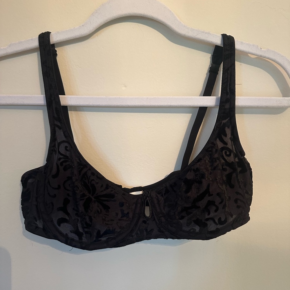Vintage Victoria's Secret Black Crushed Velvet Bra